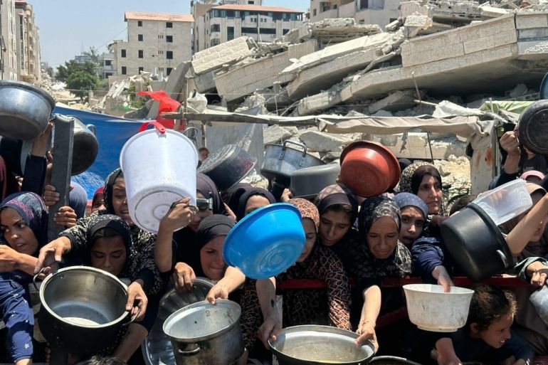 مراسل الجزيرة نت: هذه حكايتي مع الجوع في غزة 1 صور تظهر معاناة الحصول على الفتات في ظل سياسة التجويع المستمرة بقطاع غزة