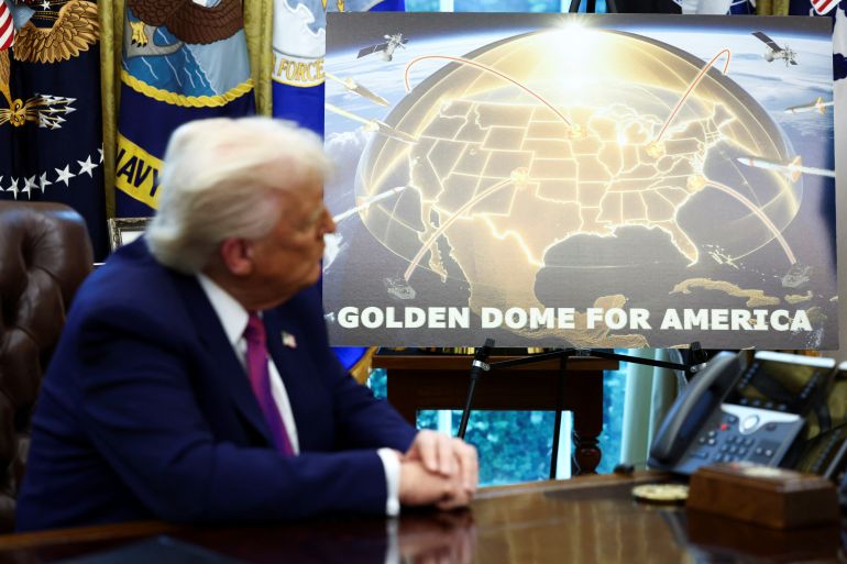 "العالم مكان شرير جدا" وترامب يريد حماية أميركا عبر هذا المشروع 1 U.S. President Donald Trump looks on as he makes an announcement regarding the Golden Dome missile defense shield with U.S. Defense Secretary Pete Hegseth (not pictured) in the Oval Office of the White House in Washington, D.C., U.S., May 20, 2025. REUTERS/Kevin Lamarque