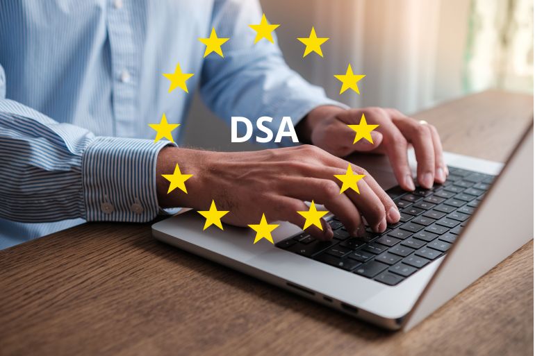 من يرسم حدود حرية الفضاء الرقمي في أوروبا؟ 2 DSA (Digital Services Act) introduced by the European Union. New rules for online safety, content moderation, and platform transparency. Concept.