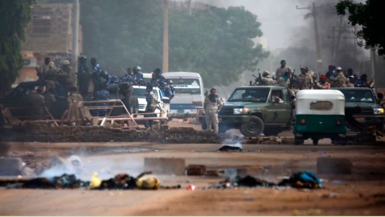 النبوءة التي قادت عبد الفتاح البرهان ليصبح رجل السودان الأقوى 2 مشاهد جديدة من فض اعتصام القيادة العامة بالخرطوم