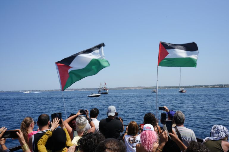 “حنظلة” في المياه الدولية والوجهة ضمير العالم قبل غزة 2 سفينة حنظلة تصل المياه الدولية رغم المعيقات وهي في طريقها نحو غزة