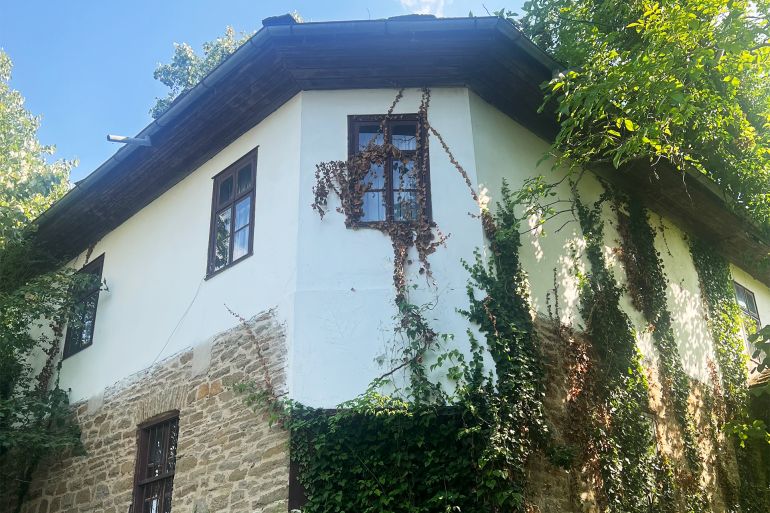 عشرات القرى في بلغاريا خالية من السكان 3 صور من قرية "سكورتسيتي" الجبلية التي لم يبقى فيها احد في محافظة غابروفو