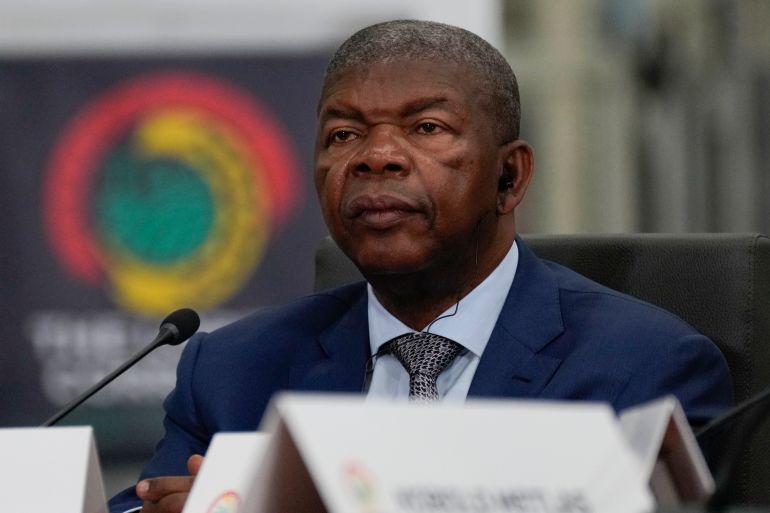 ارتفاع عدد قتلى احتجاجات الوقود بأنغولا إلى 22 1 Angola's President Joao Lourenco participates in the Lobito Corridor Trans-Africa Summit at the Carrinho food processing factory near Lobito, Angola, on Wednesday, Dec. 4, 2024. (AP Photo/Ben Curtis)