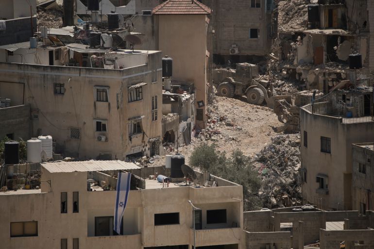 الضفة الغربية.. انتهاكات ممنهجة تهجّر الآلاف وترسخ الاستيطان 2 Destroyed houses during the Israeli forces ground operations are seen at the Nur Shams refugee camp, in the West Bank city of Tulkarem, Wednesday, July 2, 2025. (AP Photo/Leo Correa)