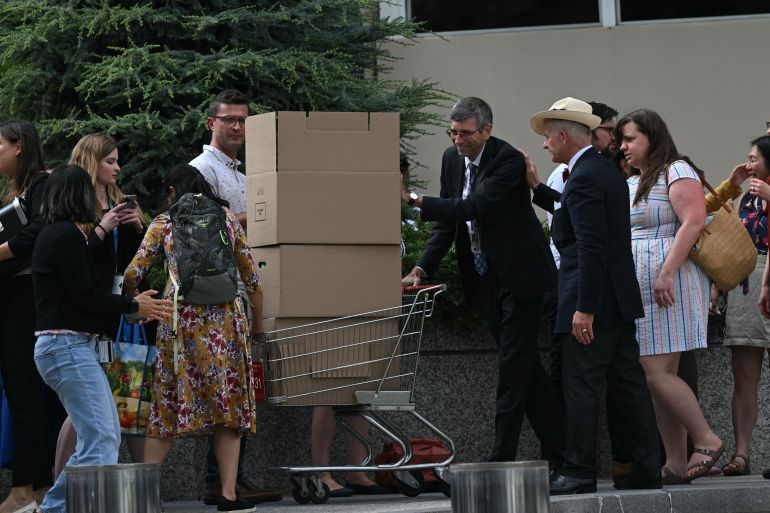لماذا أقالت الخارجية الأميركية أكثر من 1300 موظف؟ 2 A fired US State Department worker pushes his belongings in a shopping cart as he leaves the building in Washington, DC, on July 11, 2025. The US State Department began laying off more than 1,300 employees as part of President Donald Trump's campaign to massively downsize the federal government workforce. A State Department official said 1,107 members of the civil service and 246 Foreign Service employees were being informed that they were being fired. (Photo by SAUL LOEB / AFP)