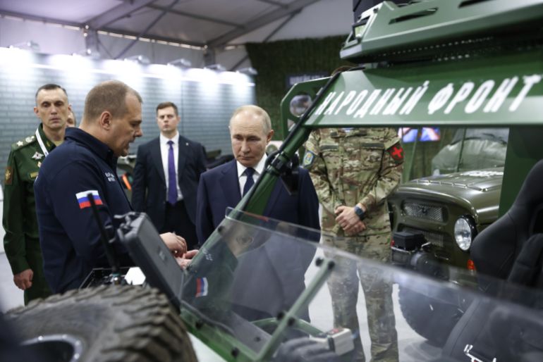 صواريخ تاوروس الألمانية فتيل نزاع جديد محتمل في أوروبا 2 epa12220661 Russian President Vladimir Putin (R) tours an exhibition showcasing the results of the All-Russian People's Front's efforts over the past three years, held under the motto of 'Everything for Victory!' held by the All-Russian People's Front at the Russia National Centre in Moscow, Russia, 06 July 2025. EPA/ARTYOM GEODAKYAN / SPUTNIK / KREMLIN POOL MANDATORY CREDIT