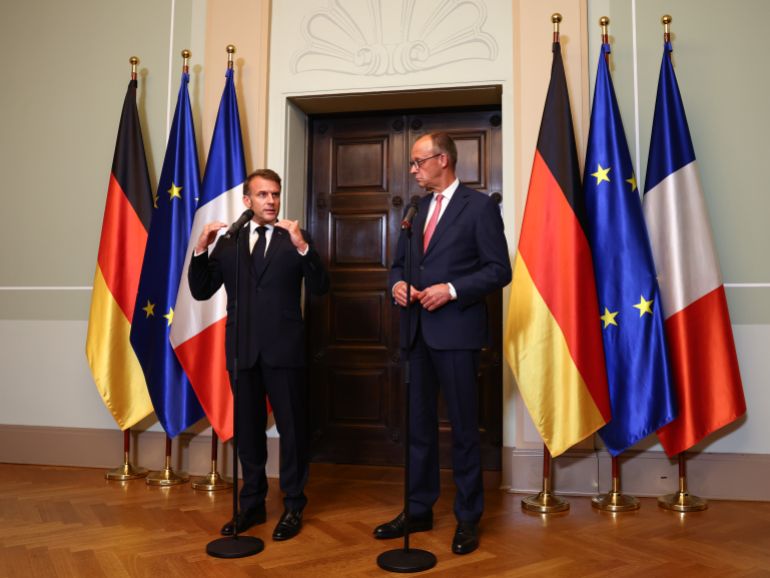 الأسبوع في صور 4 BERLIN, GERMANY - JULY 23: German Chancellor Friedrich Merz and French President Emmanuel Macron talk to media prior to talks at Villa Borsig on July 23, 2025 in Berlin, Germany. The two leaders are meeting as Germany, France and the United Kingdom forge a stronger European alliance following U.S. President Donald Trump's disruption of transatlantic ties. (Photo by Christian Mang/Getty Images)