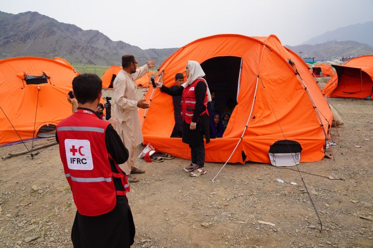 مسؤول دولي يتحدث للجزيرة نت عن تداعيات عودة ملايين اللاجئين الأفغان 3 الواقع الإنساني يتدهور بسرعة ولا مستقبل لملايين العائدين من إيران وباكستان المصدر : الاتحاد الدولي لجمعيات الصليب الأحمر والهلال الأحمر الأفغاني