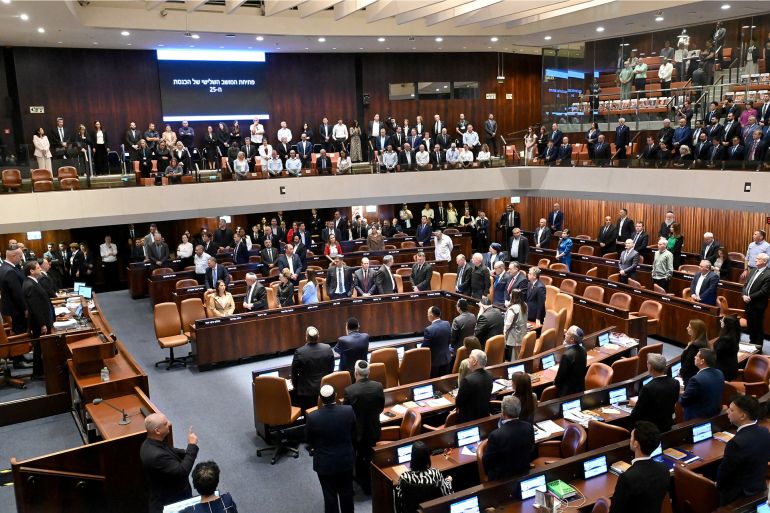 بعد انسحاب الحريديم من الحكومة.. نتنياهو يخسر الأغلبية ولا يفقد السيطرة 1 Israeli Prime Minister Benjamin Netanyahu attends the opening of the 25th Knesset session marking the anniversary of the “Iron Swords” war on Monday, in Jerusalem, October 28, 2024. DEBBIE HILL/Pool via REUTERS