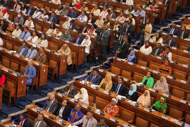 ما رسالة إثيوبيا من دعوة مصر والسودان لحفل افتتاح سد النهضة؟ 2 Members of the Ethiopian parliament listen to Prime Minister Abiy Ahmed as he addresses the current situation of the country at the parliament building in Addis Ababa, Ethiopia, March 20, 2025. REUTERS/Tiksa Negeri