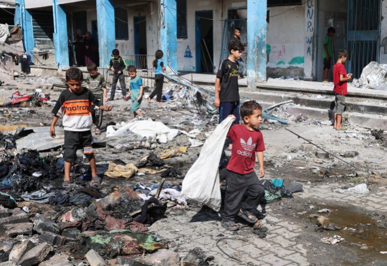 قصة عائلة غزاوية استشهد أطفالها أثناء بحثهم عن غذاء 2 Palestinian children walk, near the site of an overnight Israeli strike on a school sheltering displaced people, in Bureij refugee camp, in the central Gaza Strip, July 8, 2025. REUTERS/Ramadan Abed