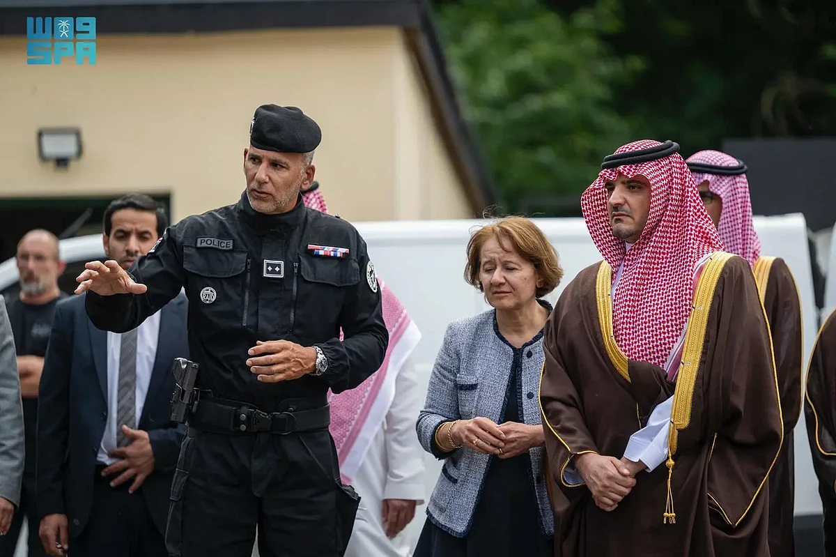 وزير الداخلية يزور مركز العمليات الأمنية لشرطة باريس 2