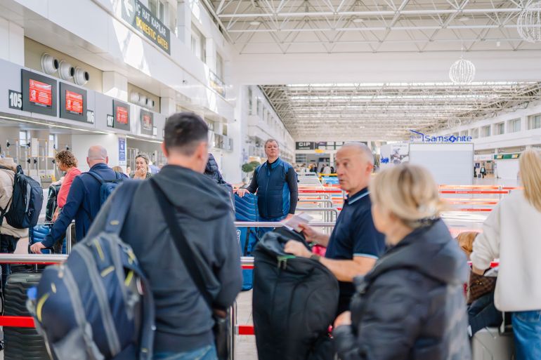 هجرة داخلية نشطة في تركيا.. ما الدوافع؟ 1 Antalya, Turkey - March 1, 2025 - Passengers waiting in line at an airport check-in counter with luggage. The airport has a modern design with a high ceiling and bright lighting.