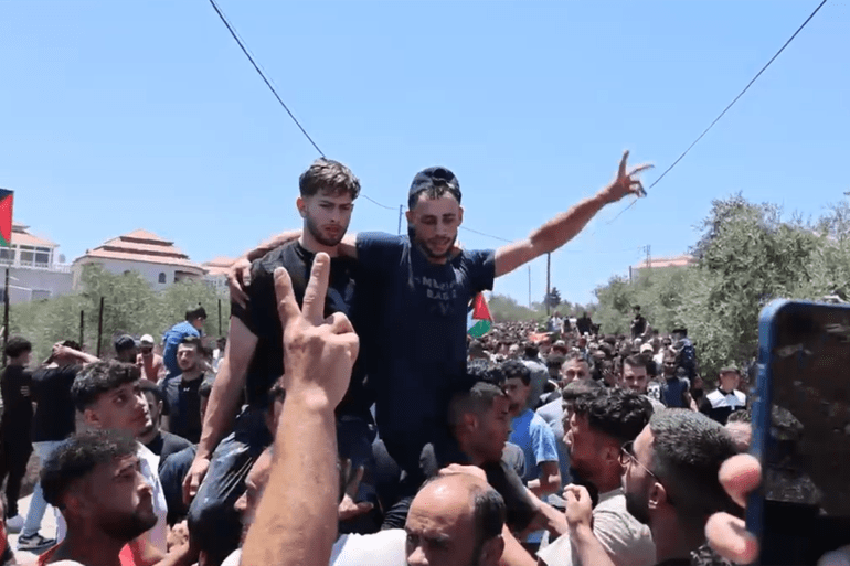الجنسية الأميركية “لا تحمي” الفلسطينيين من وحشية المستوطنين 2 ***داخلية*** صورة2- فلسطين - رام الله- عزيزة نوفل- من وداع شهداء المزرعة الشرقية- الجزيرة