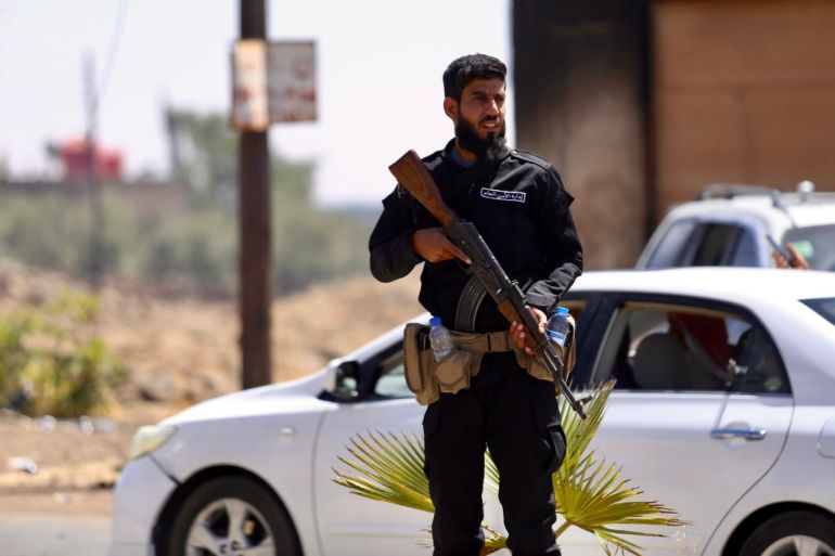 ماذا بعد لقاء باريس بين دمشق وإسرائيل؟ 1 قوات الأمن السورية تنتشر في محيط محافظة السويداء استعدادها لدخولها عقب التوصل إلى اتفاق جديد لوقف إطلاق النار--من وكالة الأنباء السورية
