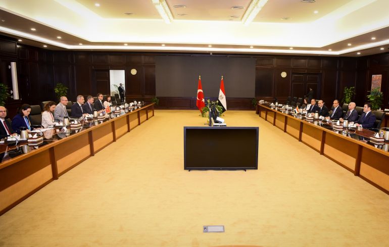 رسائل سياسية واقتصادية في زيارة فيدان إلى القاهرة 1 مباحثات ثنائية بين وزير الخارجية المصري ونظيره التركي