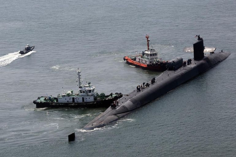 آلية اليد الميتة.. هكذا تضمن روسيا ردا نوويا تلقائيا 1 The nuclear-powered submarine USS Michigan approaches a naval base in Busan, South Korea, Friday, June 16, 2023. | Photo Credit: AP