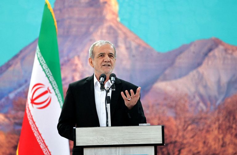 ما سبب التناقض الإيراني حيال ممر ترامب؟ خبراء يجيبون 1 FILE PHOTO: Iranian President Masoud Pezeshkian speaks during a meeting in Ilam, Iran, June 12, 2025. Iran's Presidential website/WANA (West Asia News Agency)/Handout via REUTERS/File Photo