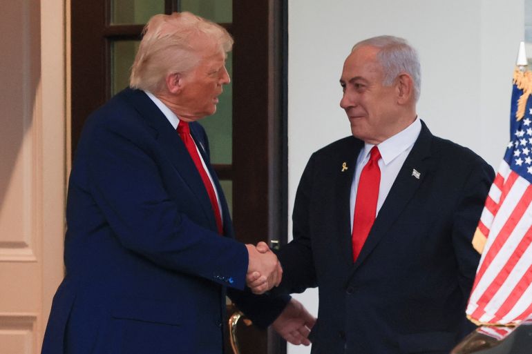 المؤرخة جيل كاستنر: تاريخ التخريب ممتد وقد دمّر حضارات دون شنّ حروب 6 Israeli Prime Minister Benjamin Netanyahu and U.S. President Donald Trump shake hands following a meeting in the White House, in Washington, U.S., April 7, 2025. REUTERS/Kevin Mohatt