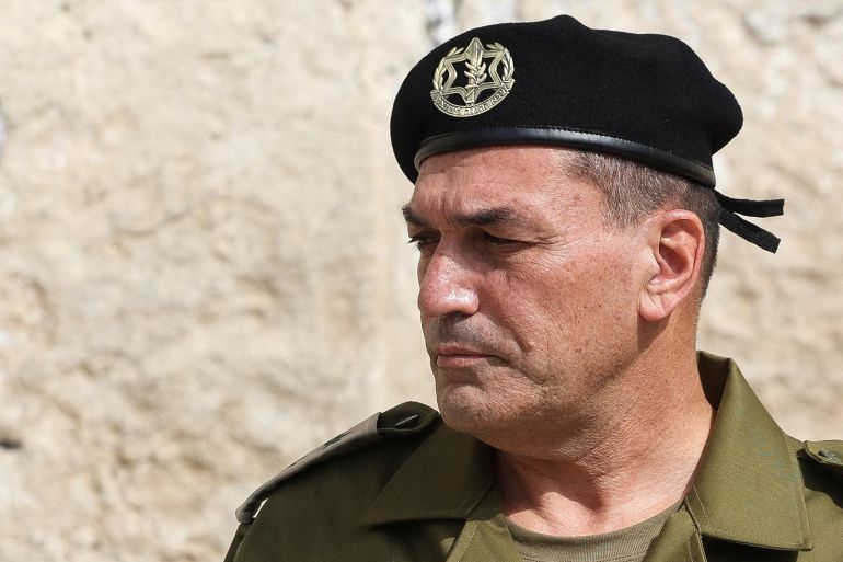 شريطا الأسيرين الجائعين يربكان إسرائيل ويسعران سجالاتها 3 The new Chief of the General Staff, Lieutenant General Eyal Zamir, visits the Western Wall, Judaism's holiest prayer site, in Jerusalem's Old City, March 5, 2025. REUTERS/Ronen Zvulun REFILE - CORRECTING RANK FROM "MAJOR GENERAL EYAL ZAMIR" TO "LIEUTENANT GENERAL EYAL ZAMIR"