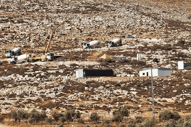 مهددة بالتهجير والتعطيش.. “بيت دجن” تواجه عنفا استيطانيا متصاعدا 3 البؤرة الاستيطانية الجديدة غرب بيت دجن- الصورة مرسلة من الناشط محمد رضوان للجزيرة - الجزيرة نت