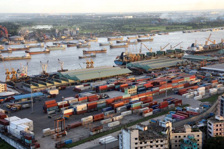 اقتصاد بنغلاديش بعد عام من الإطاحة بالشيخة حسينة 1 ارشيف Chattogram, Bangladesh 07 september 2021: General view of Chittagong Port and Kurnofuly river in Chattogram . Chittagong Port and Kurnofuly river play an important role economy of Bangladesh.