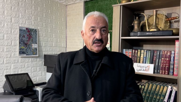 ضرائب بلا خدمات.. كيف تتحول الجباية في القدس إلى أداة لتقليص الوجود الفلسطيني؟ 4 فخري أبو دياب باحث في شؤون القدس الاستيطان يتربص بمقبرة أطفال بالقدس - الجزيرة نت