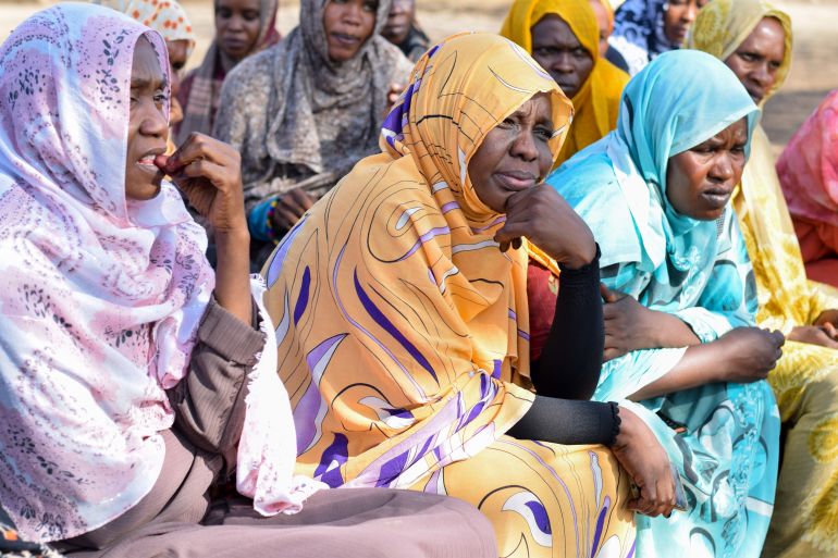 مؤسسة "التعليم فوق الجميع" تسهم بتوفير فرص عمل لشباب ونساء السودان 1 رزاز (يمين) ساهمت في مساندة النساء بقريتها ودعهمهم