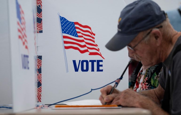 المؤرخة جيل كاستنر: تاريخ التخريب ممتد وقد دمّر حضارات دون شنّ حروب 1 MINNEAPOLIS, MINNESOTA - SEPTEMBER 20: A voters fills out their ballot at the Minneapolis Elections & Voter Services building on September 20, 2024 in Minneapolis, Minnesota. Today is the first day of early voting in Minnesota ahead of the 2024 presidential election this November. Stephen Maturen/Getty Images/AFP (Photo by Stephen Maturen / GETTY IMAGES NORTH AMERICA / Getty Images via AFP)