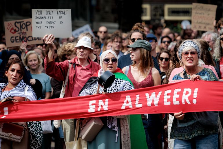 epa12281847 Protesters hold placards and pots on Domplein during a demonstration against hunger and the many deaths in Gaza, in Utrecht, the Netherlands, 03 August 2025. The rally was organized by the Palestinian community in the Netherlands. EPA/RAMON VAN FLYMEN