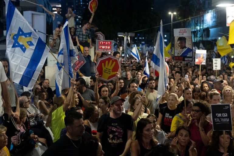 وزيرة الاستيطان: سأصوت لاستمرار حرب غزة حتى لو قتل الأسرى 1 TEL AVIV, ISRAEL - AUGUST 17: Families of hostages and supporters holdflags and signs during a demonstration calling for an hostages deal on August 17, 2025 in Tel Aviv, Israel. Family members and supporters of hostages held captive by Hamas since the October 7, 2023 attacks have called for demonstrations and a nationwide labor strike in Israel on Sunday, to demand a ceasefire and return of the remaining hostages. Israeli Prime Minister Benjamin Netanyahu's plan to expand the IDF offensive in Gaza has been met with widespread condemnation by the international community, as well as hostage families, who say the move will further endanger the 20 or hostages still believed to be held alive by Hamas in Gaza, as well as one million Palestinians in Gaza City, who are already facing displacement and an acute hunger crisis. (Photo by Amir Levy/Getty Images)