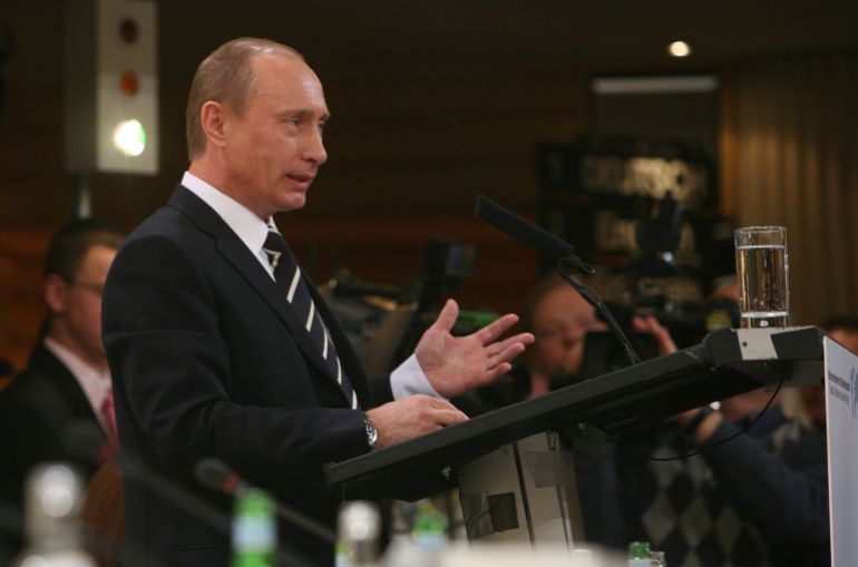 المؤرخة جيل كاستنر: تاريخ التخريب ممتد وقد دمّر حضارات دون شنّ حروب 5 MUNICH, GERMANY - FEBRUARY 10: Russia's president Vladimir Putin speaks during the 43rd Conference on Security Policy 2007 at the Bayerischer Hof Hotel on February 10, 2007, in Munich, Germany. The 43rd Munich Security Conference takes place at the hotel over three days. (Photo by Johannes Simon/Getty Images)