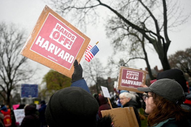 مقال بنيوزويك: الولايات المتحدة دخلت مرحلة الفاشية تحت إدارة ترامب 1 FILE PHOTO: Demonstrators rally on Cambridge Common in a protest organized by the City of Cambridge calling on Harvard leadership to resist interference at the university by the federal government in Cambridge, Massachusetts, U.S. April 12, 2025. REUTERS/Nicholas Pfosi/File Photo