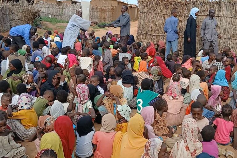 الجزيرة نت تكشف أرقاما صادمة عن معاناة أطفال السودان 1 أطفال في انتظار وجبة في تكية الفاشر المصدر: ويكليكس-الفاشر "أخبار دارفور"