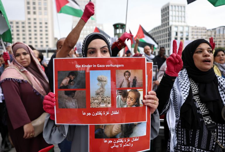A woman holds a poster that reads "the children in Gaza are starving", in a protest against Israel and in solidarity with Palestinian children in Gaza, at Potsdamer Platz, in Berlin, Germany, August 3, 2025. REUTERS/Nadja Wohlleben