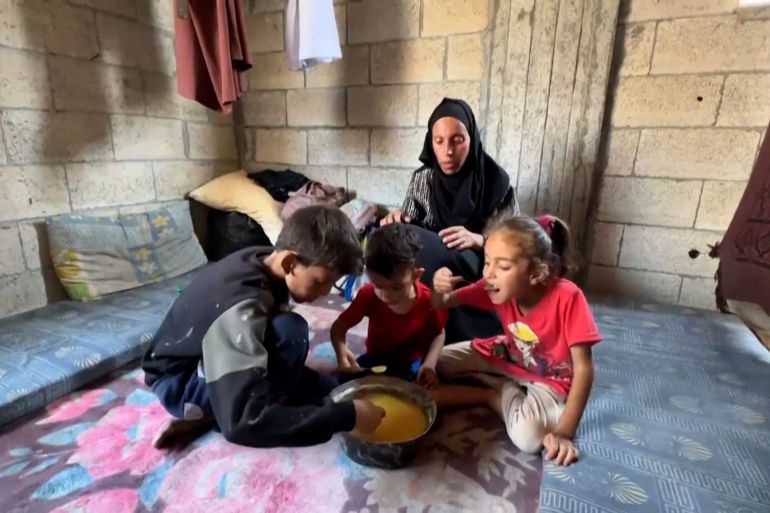 أطفالي ينامون على الماء والملح.. المجاعة تلاحق أهل غزة كل صباح 2 دPALESTINIANS GATHERING AT A SOUP KITCHEN IN GAZA CITY TO GET FOOD / PALESTINIAN MOTHER OF THREE, HEBA AL-GHAMARI, TALKING ABOUT DAILY STRUGGLE TO GET FOOD