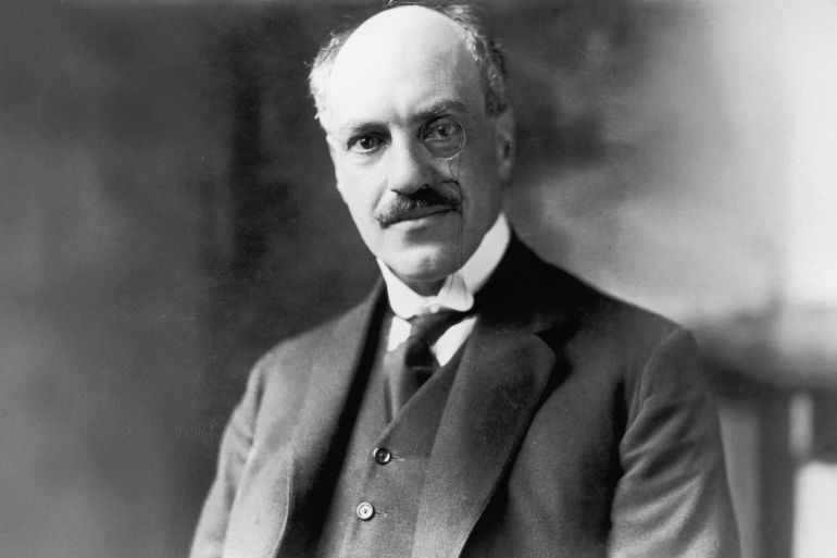 يهود في مواجهة الصهيونية 1 British Liberal politician Edwin Samuel Montagu (1879 - 1924) at the Paris Peace Conference of 1919. At the time he was Secretary of State for India. (Photo by Hulton Archive/Getty Images)