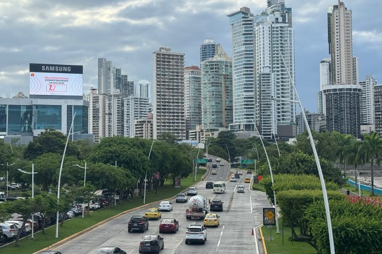 المتحدث باسم إدارة قناة بنما للجزيرة نت: ندير قناتنا باقتدار ولا نفوذ للصين فيها 2 بنما سيتي مركز مالي وتجاري ضخم ليس لبنما فقط بل لكل أميركا الوسطى وبها الكثير من ناطحات السحاب