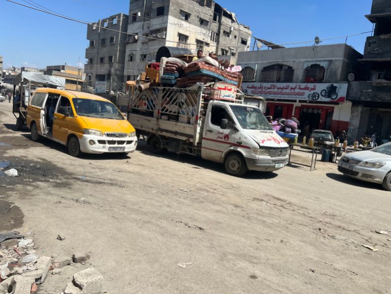 حي الشيخ رضوان بغزة مدينة أشباح تحت النار 3 تحوّل شارع الجلاء في حي الشيخ رضوان إلى شارع "أشباح" بعدما كان من أكثر شوارع غزة ازدحاما، بفعل العدوان الإسرائيلي.