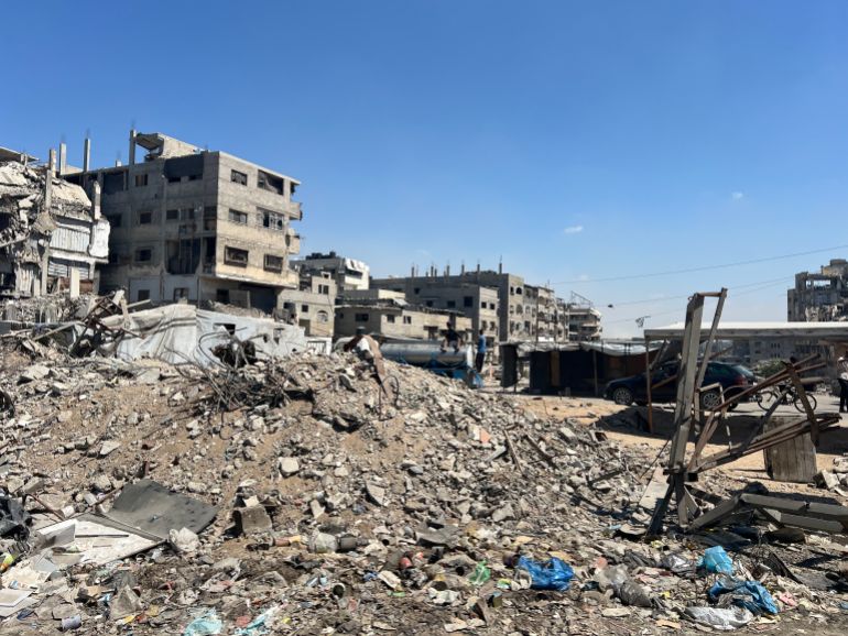 حي الشيخ رضوان بغزة مدينة أشباح تحت النار 4 يعيش سكان حي الشيخ رضوان حالة ترقب وحذر شديد خشية نيران القناصة.