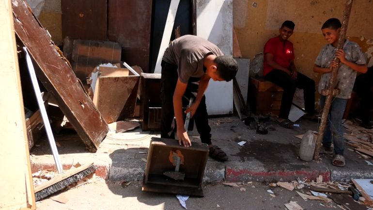 أثاث غزة المفقود.. يباع ويُحرق في رحلة النزوح والجوع