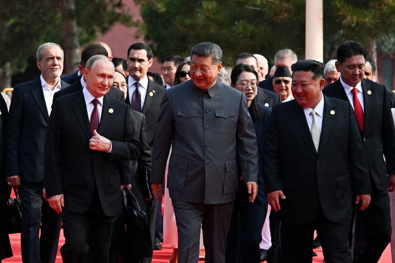 ما سر الكهف الذي غيّر زعيم الصين ودفعه لتحدي أميركا بكل قوة؟ 8 Russian President Vladimir Putin, Chinese President Xi Jinping, North Korean leader Kim Jong Un and heads of foreign delegations arrive for a military parade marking the 80th anniversary of the end of World War Two, in Beijing, China September 3, 2025. Sputnik/Sergey Bobylev/Pool via REUTERS ATTENTION EDITORS - THIS IMAGE WAS PROVIDED BY A THIRD PARTY