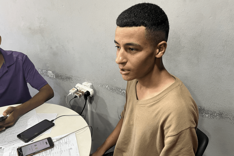 في ظروف معقدة ينتظر طلاب غزة أولى اختباراتهم عن بعد 2 أحمد الزعانين: قبل الحرب كنت أحلم بدراسة الصحافة لكنني الآن لم أعد أفكر بالمستقبل أصلا