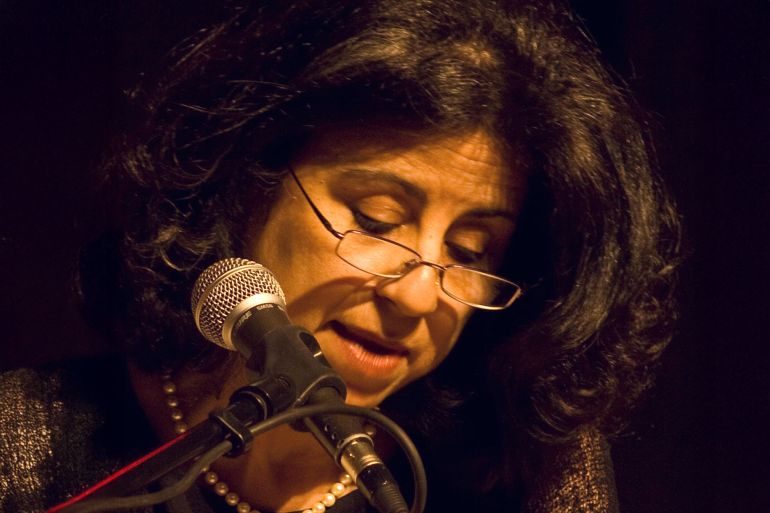 "ما صنع الحداد".. العلاقة المتوترة بين الأديب والسياسي 11 للروائية المصرية اهداف سويف