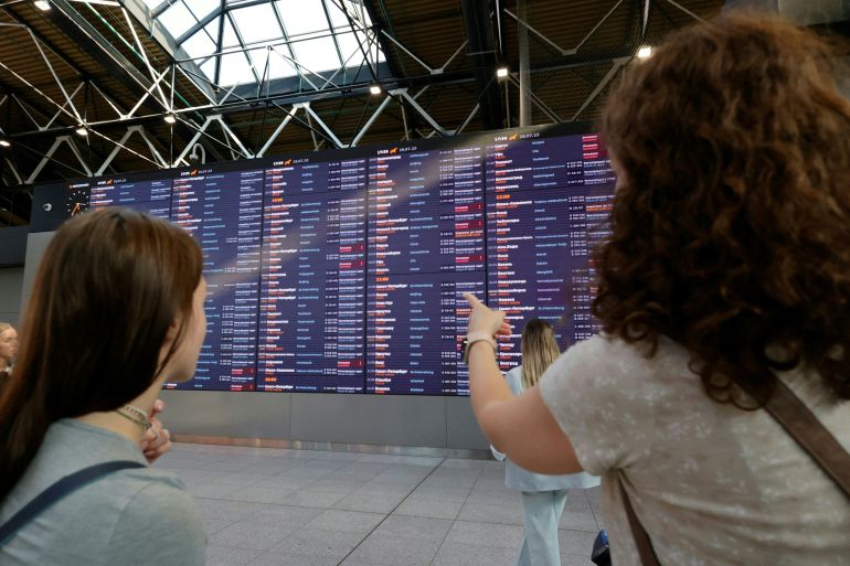 إندبندنت: هذه هي أبرز الهجمات الأوكرانية على روسيا 2 People wait for their flights at the Sheremetyevo International Airport on the outskirts of Moscow on July 28, 2025. A cyberattack on Russia's national airline Aeroflot grounded 42 flights on July 28, officials said, with a Ukrainian and a Belarusian hacker group claiming responsibility for the incident. (Photo by TATYANA MAKEYEVA / AFP)