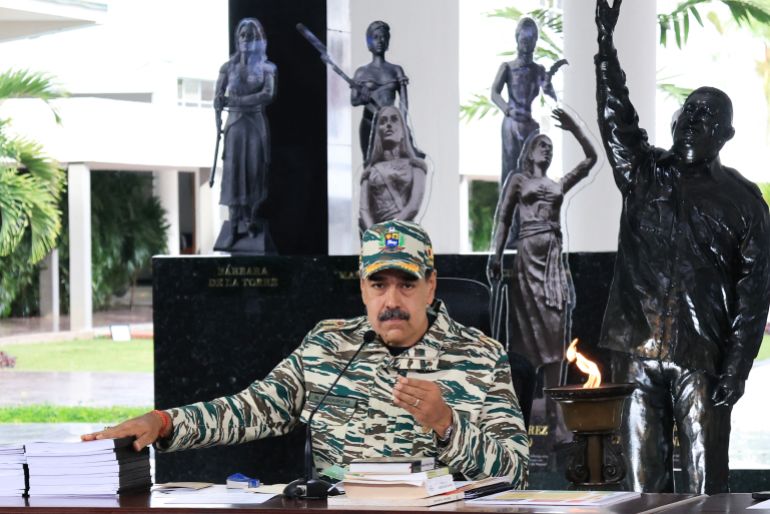 كيف نفهم التوتر بين أميركا وفنزويلا؟ وما السيناريوهات المتوقعة؟ 1 This handout picture released by the Venezuelan Presidency press office shows Venezuela's President Nicolas Maduro gesturing as he talks during a meeting with the high military command in Caracas on September 5, 2025.