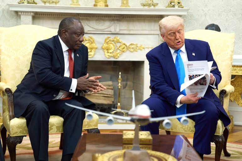 بريتوريا تلغي مناورات بحرية مع روسيا والصين بسبب قمة العشرين 1 President Donald Trump meets South Africa's President Cyril Ramaphosa in the Oval Office of the White House, Wednesday, May 21, 2025, in Washington. (AP Photo/Evan Vucci)