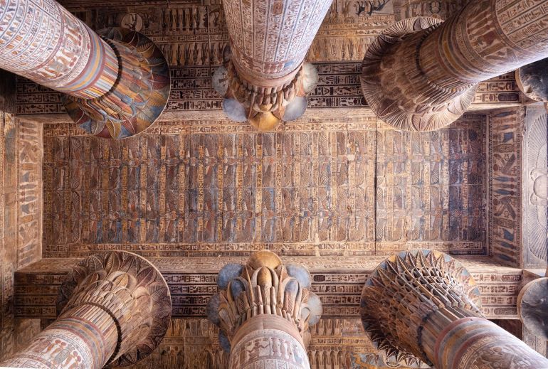 تاريخ فرعوني وإسلامي يجعل من إسنا المصرية مقصدا سياحيا فريدا 2 Esna, Egypt - April 16,2024: The The celling in the hypostyle hall of the Temple of Khnum .