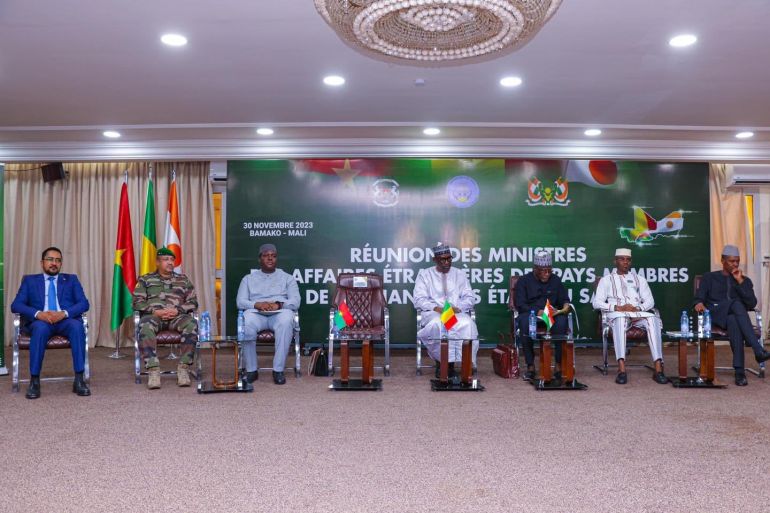 غانا تدعو لإعادة النظر في علاقاتها مع تحالف دول الساحل 2 Meeting of foreign ministers of the Alliance of Sahel States in Bamako. المصدر: الصحافة المالية