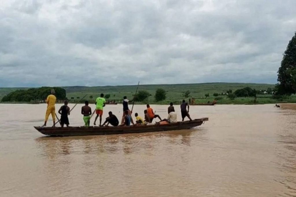 مصرع 15 شخصا معظمهم من الأطفال جراء غرق قارب في غانا 1760332389 image